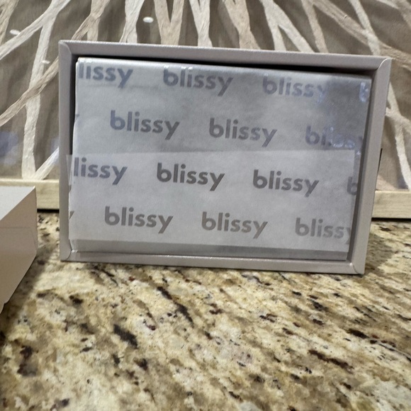 Blissy  Silver Mulberry Silk Pillowcase - Picture 3 of 4